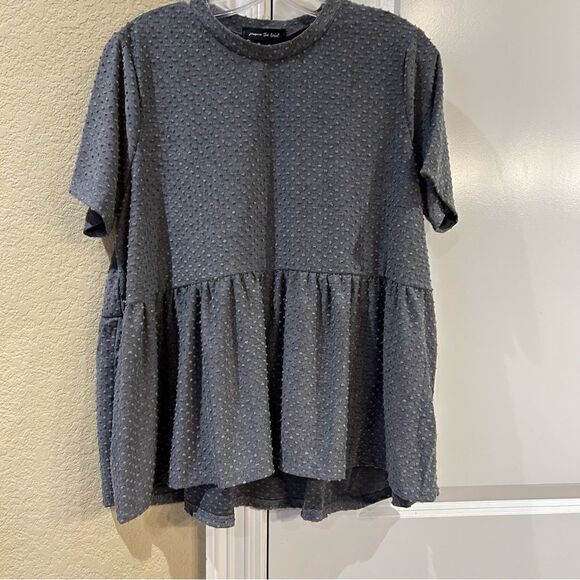 Women’s short sleeve Swiss dot peplum in gray‎ - Picture 10 of 10